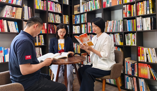 翻開“城發(fā)”這本書，每一頁，都是鄭州的煙火與遠方