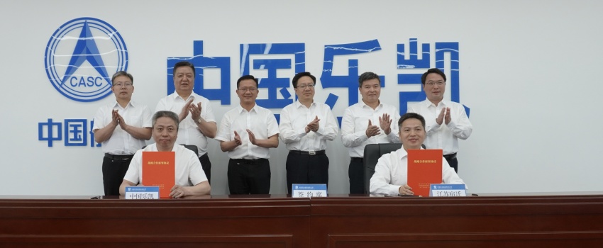 中國樂凱與宿遷市簽訂合作協(xié)議 侯景濱、李東會見宿遷市委書記陳忠偉并共同見證簽約